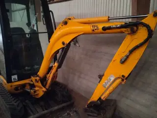 JCB 8018 med nyere bælter