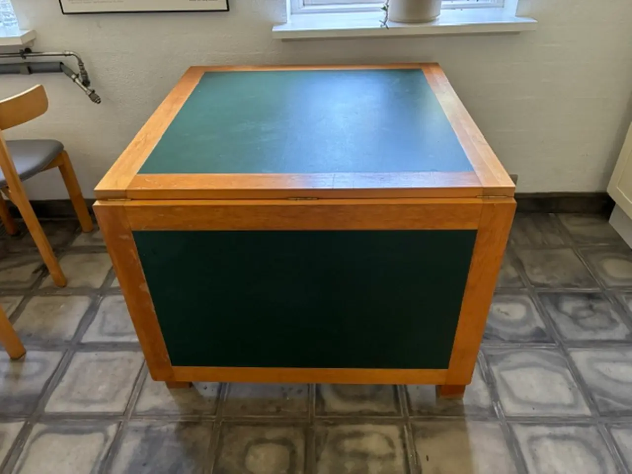 Billede 3 - Bord med 2 plader, træ og linolium