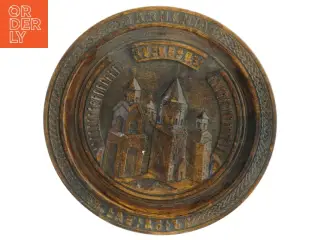 Dekorativ trævægplatte med kirke (str. Ø 30 cm)