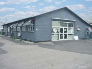 Domicil i Ringsted. Kan bruge til Kontor, Butik, Lager samt værksted.
