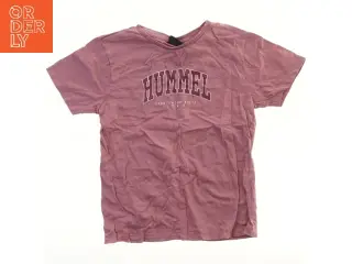T-shirt med tekst fra Hummel (str. 122)