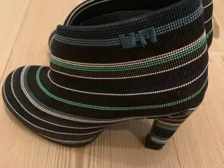 United Nude