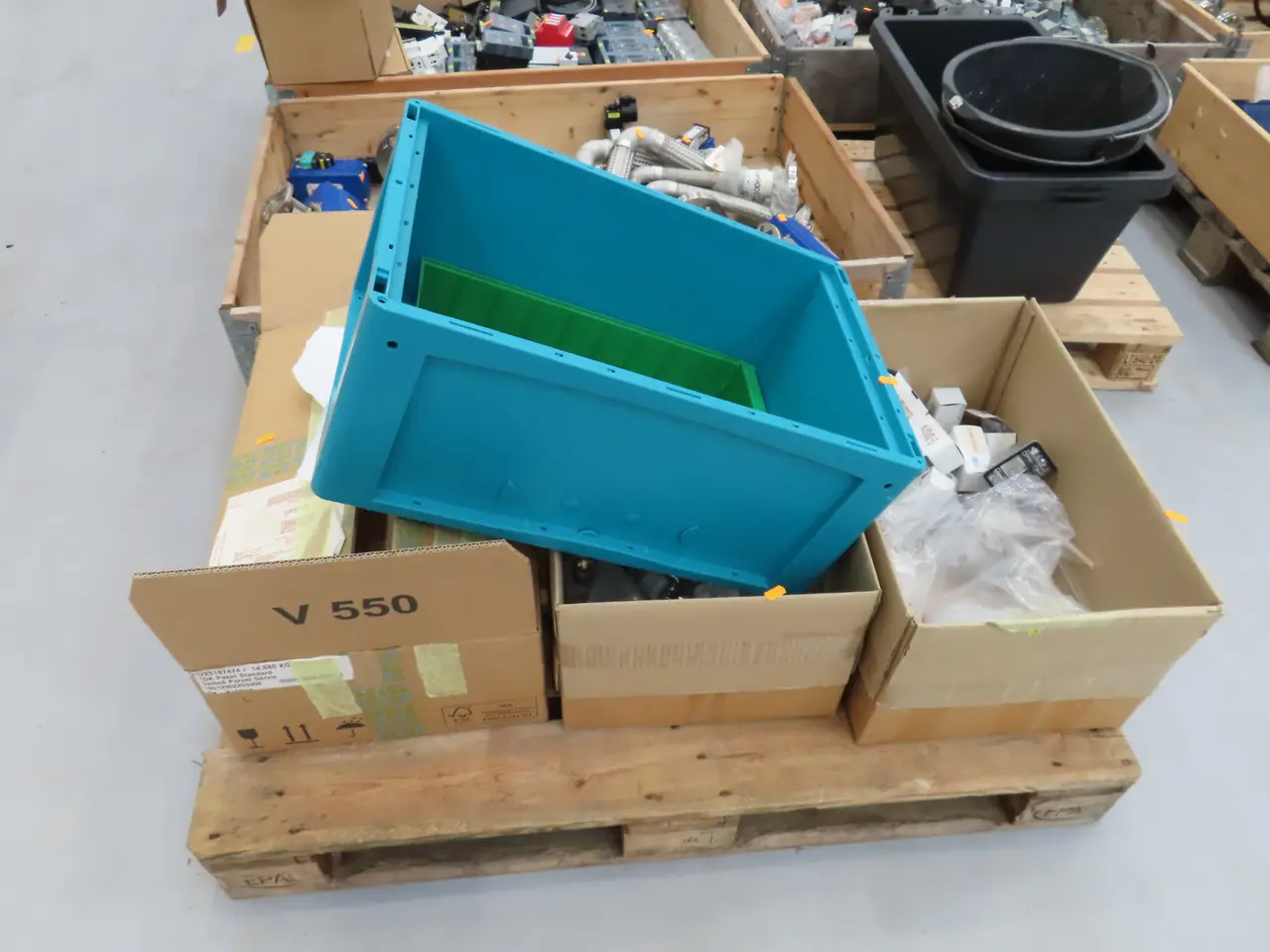 Billede 1 - Palle med div. fittings m.m.