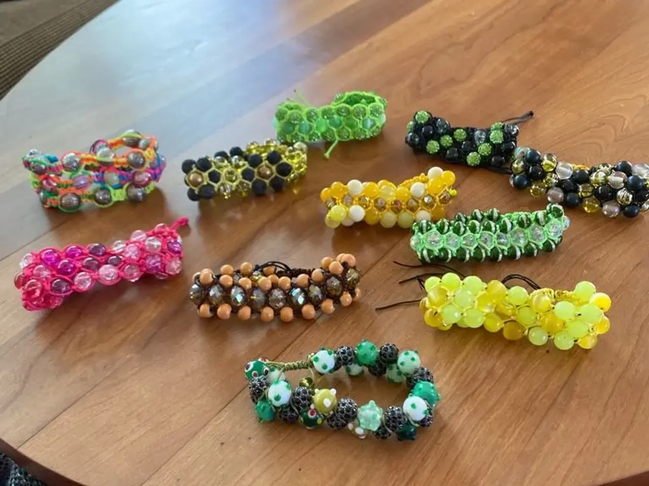 Billede 1 - Nye knyttede armbånd
