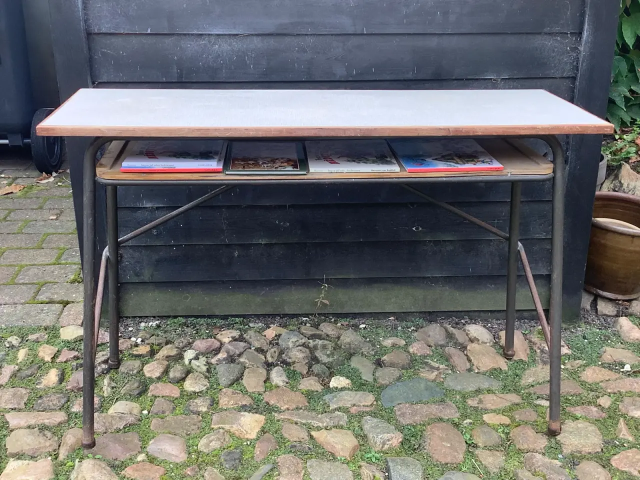 Billede 2 - Skønt retro skolebord med hylde