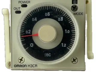 Omron H3CR-A Analog Timer relæ 100-240VAC 5A Panel