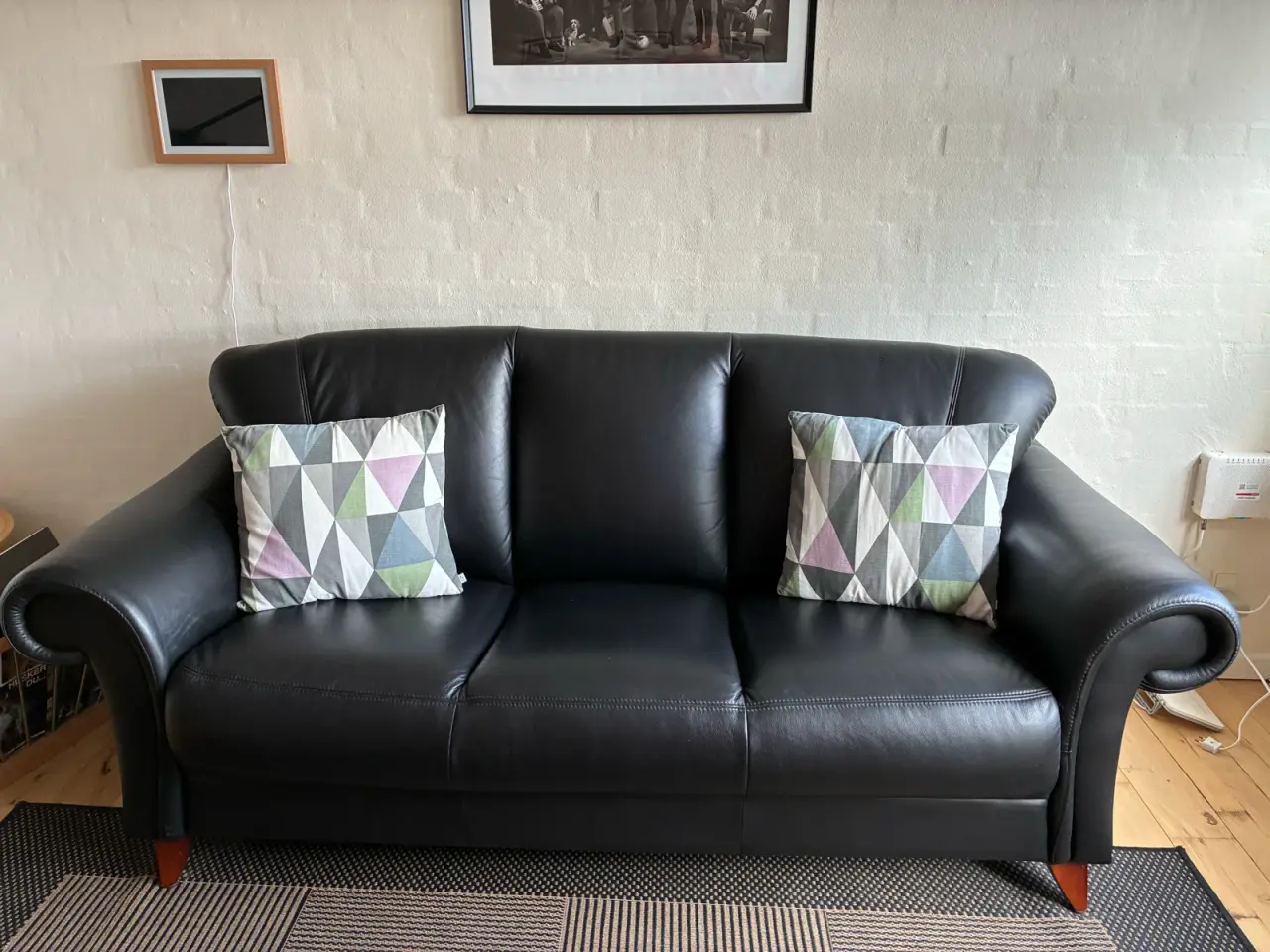 Billede 1 - 3 personers sofa i sort læder