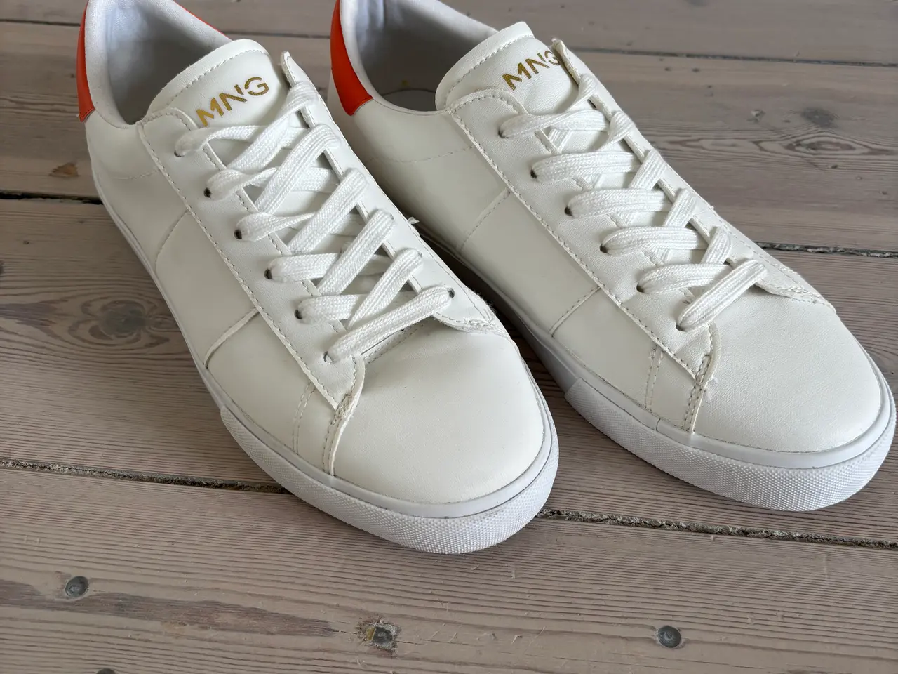 Billede 2 - Hvid sneakers str. 39