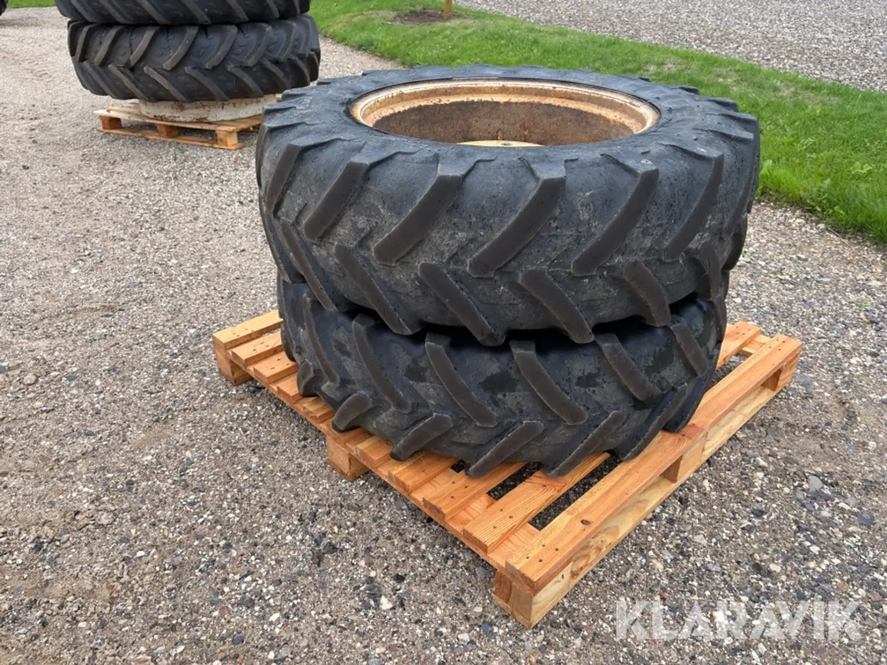 Billede 3 - Traktorhjul New Holland M115 - Forhjul 2 styk