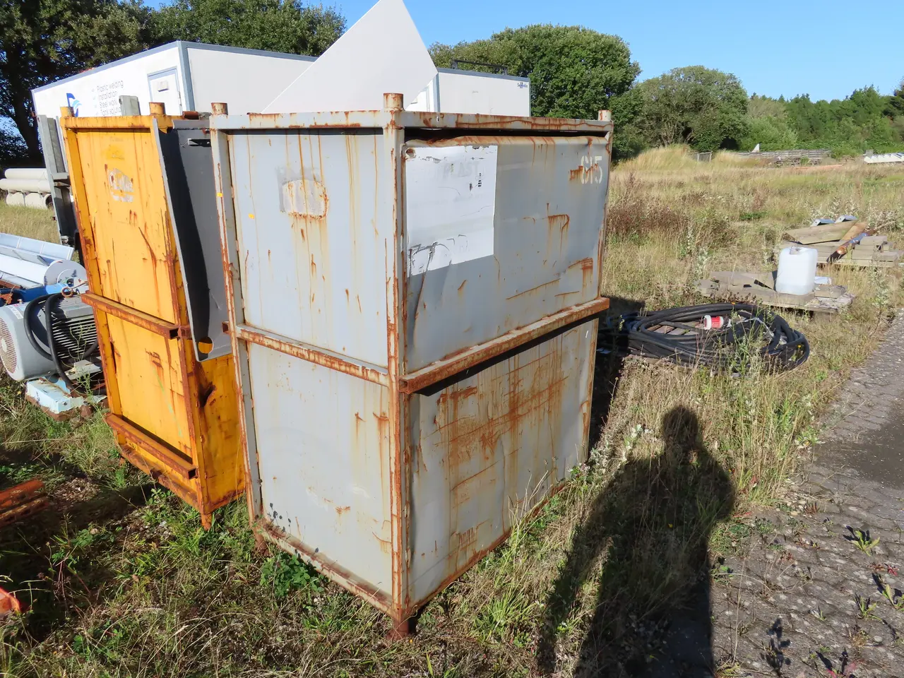 Billede 1 - Container med indhold