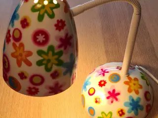 Farverig bordlampe