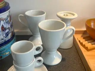 Pillivuyt - 3 krus på fod&2 høje cuppucinokopper