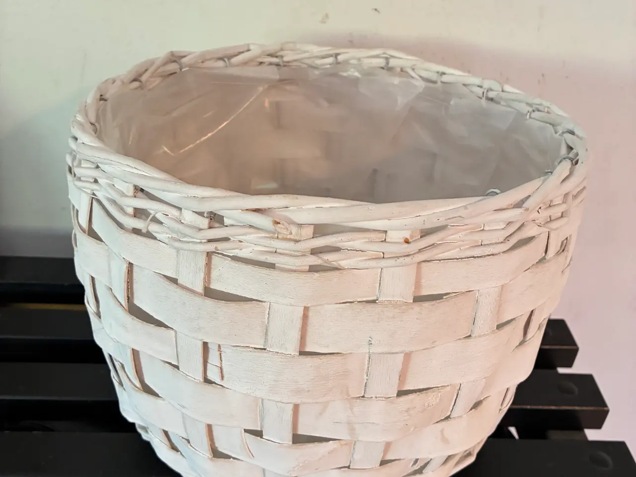 Billede 2 - Fin rund kurv med plastic inden i.