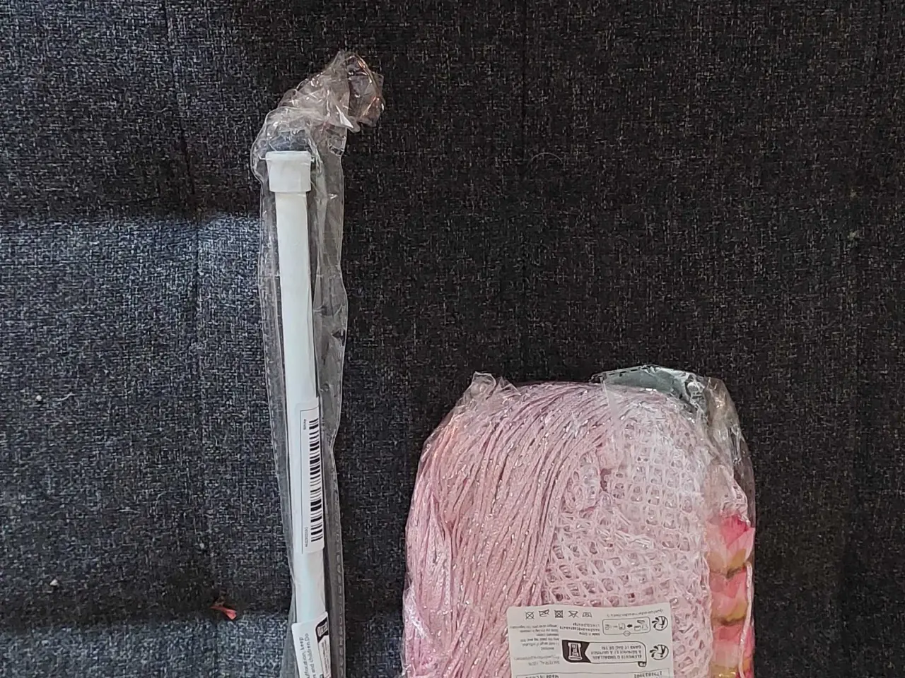 Billede 1 - Stang og noget net med roser på.