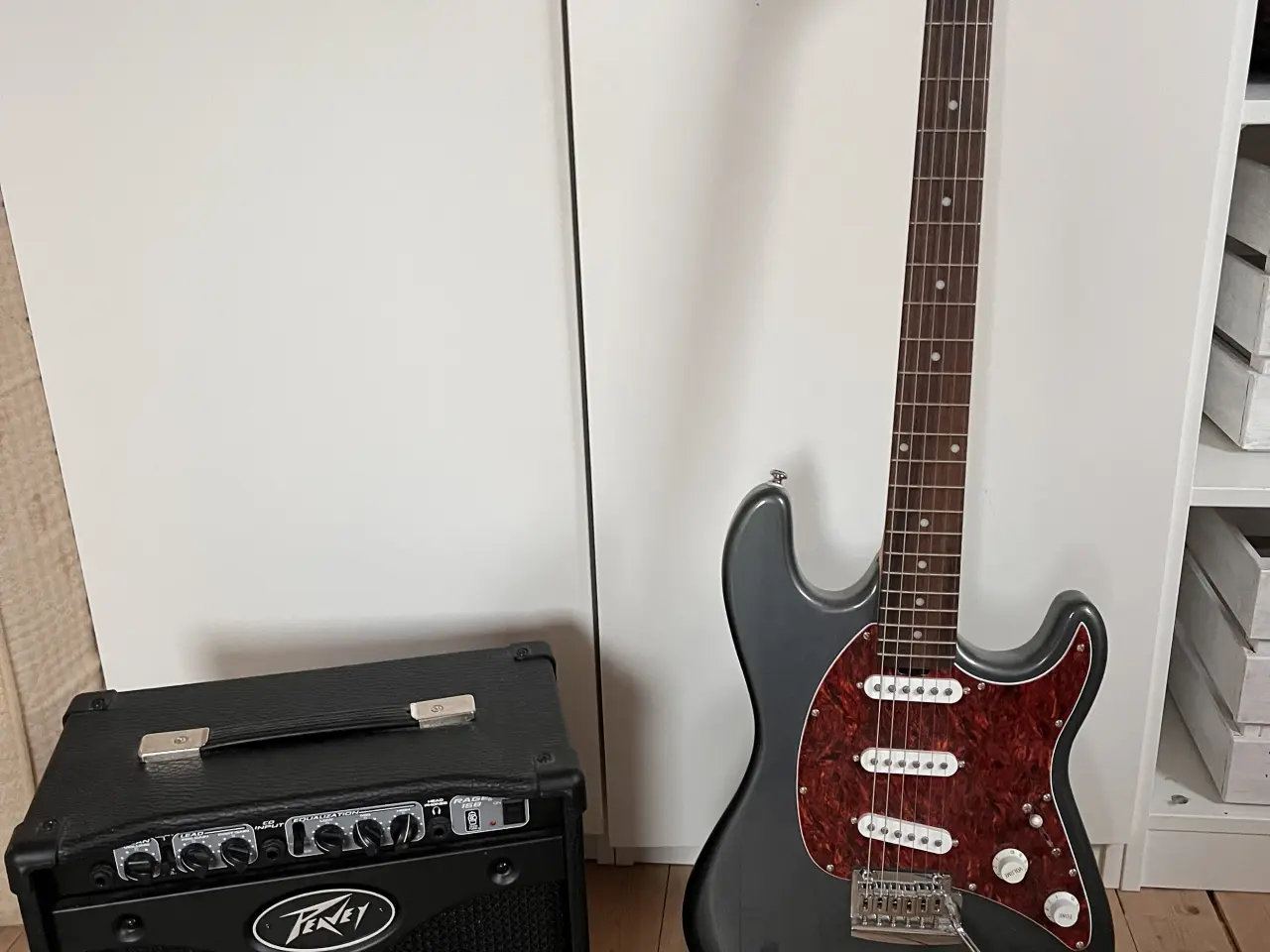 Billede 1 - Elektrisk guitar med forstærker, taske og tilbehør