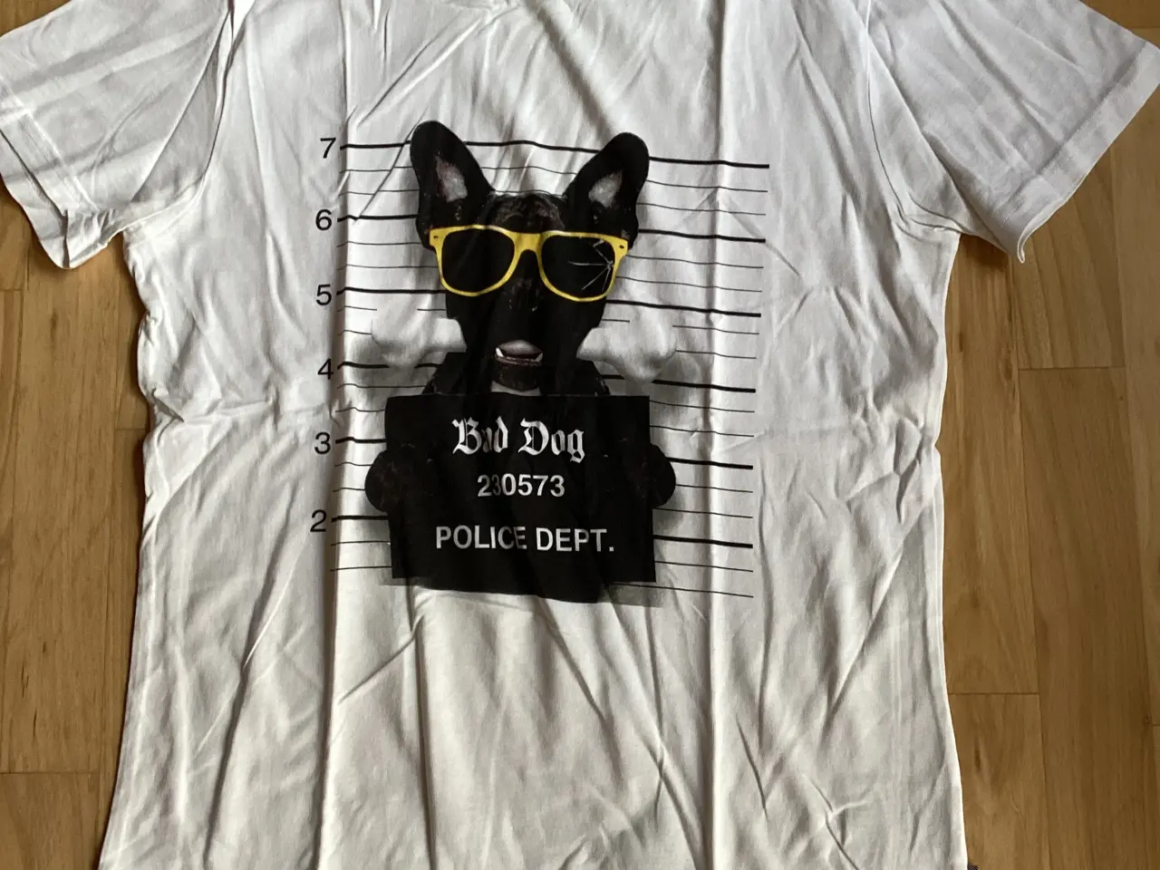 Billede 1 - Hvid t-shirt med print foran