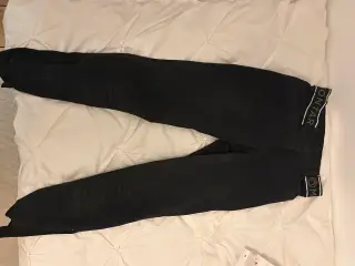 Gives væk, montar ridebukser🖤