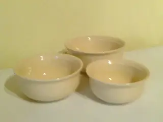 3 stk skåle 20 kr.