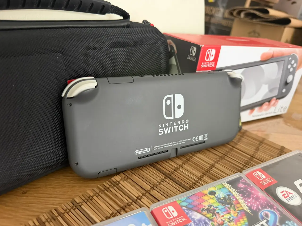 Billede 6 - Nintendo Switch Lite i grå + 6 spil og etui