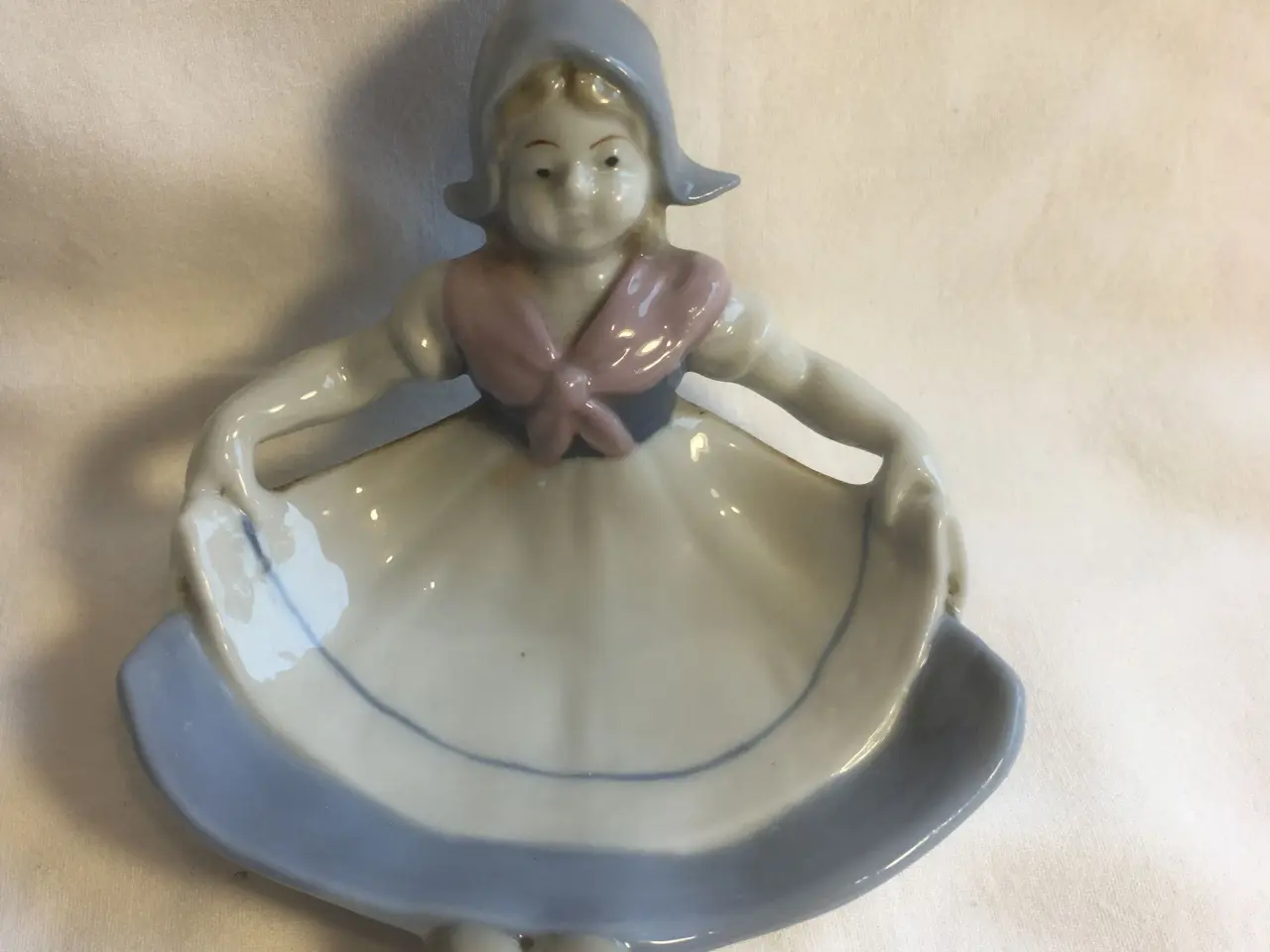 Billede 1 - Hollandsk pige figur