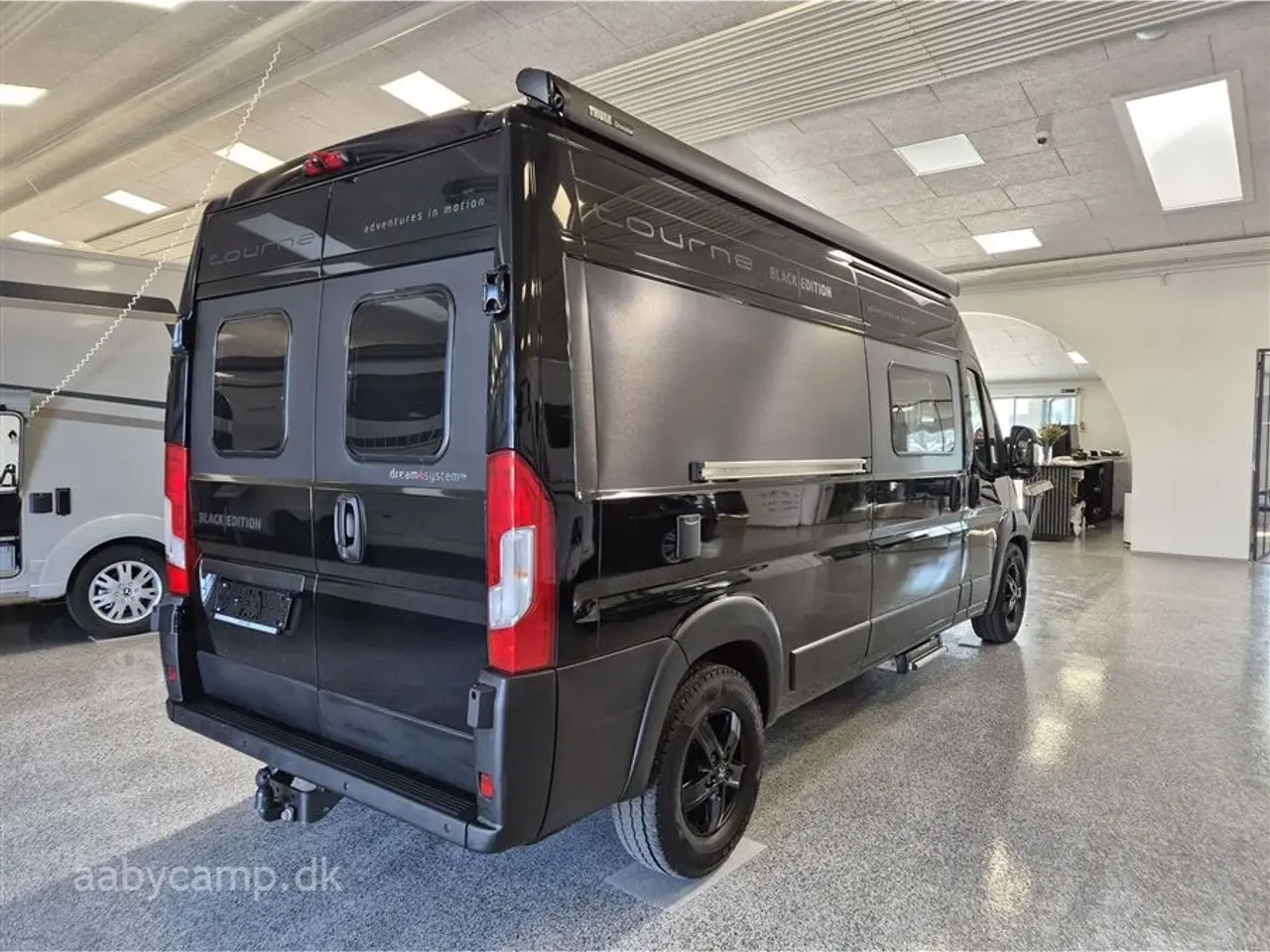 Billede 2 - 2023 - Tourne 6.0 solcelle. 200 Ah lithium Batteri. 2000w Inverter. kompressor køleskab. Elektrisk gulvvarme. Webasto Dieselfyr. Anhængertræk. udvendig bruser. Kun 43,000 km!!!