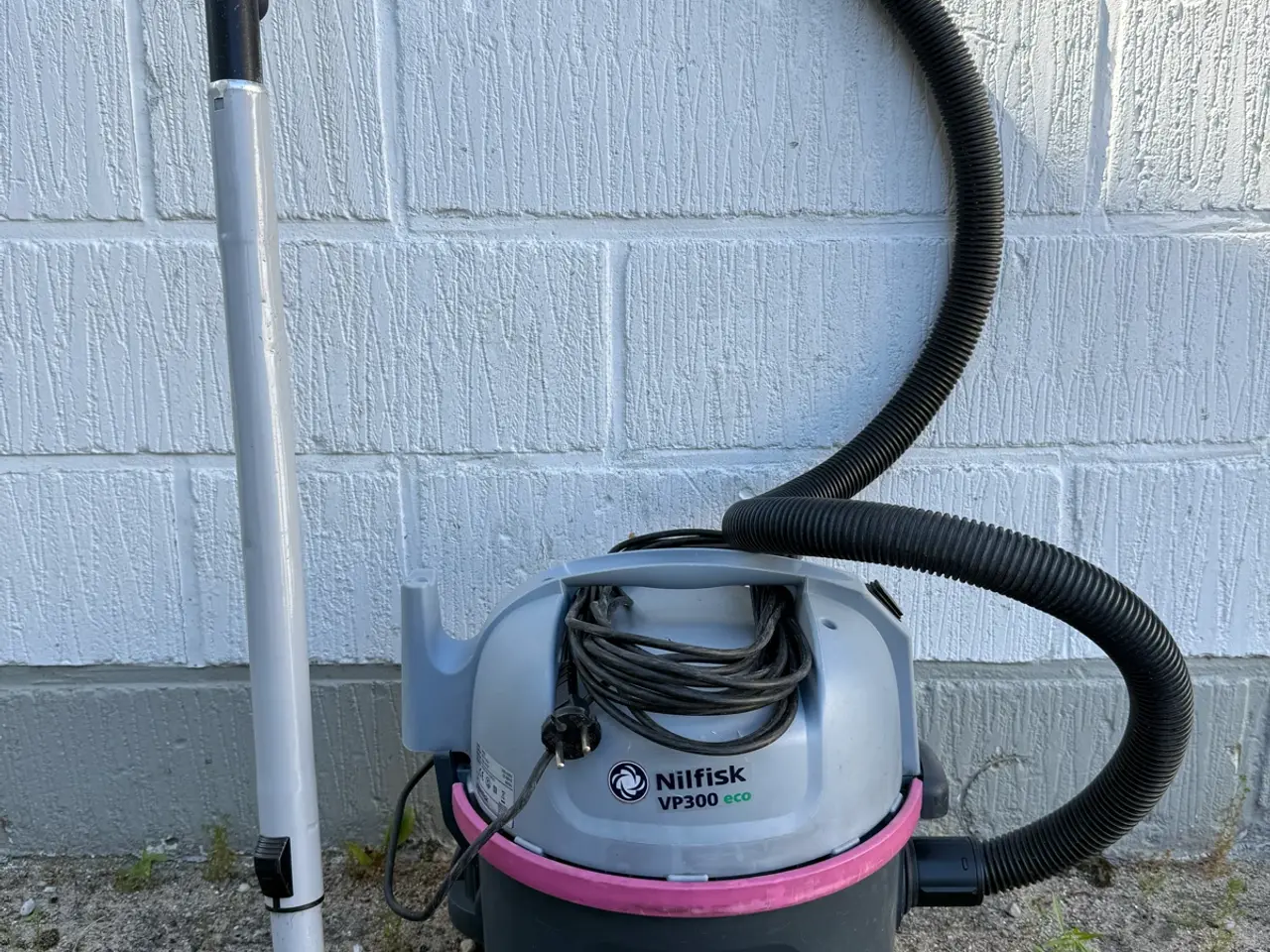 Billede 1 - Nilfisk VP300 eco støvsuger grå/lyserød.