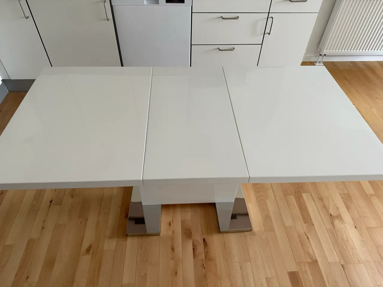 Billede 5 - Justerbart spisebordssæt - bord + 4 stole