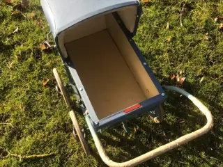 Gammel Odder dukkevogn