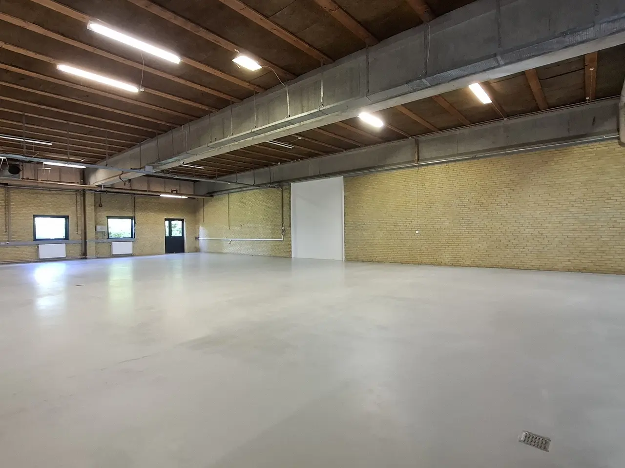 Billede 14 - Autoværksted / Værksted / Lager/ Produktion / Showroom – Med stor port