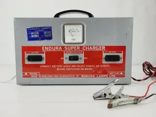 Smuk gammel batterilader ENDURA