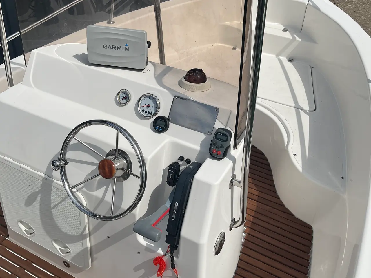 Billede 5 - Styrpultsbåd Janmor 530, 140 hk, bådtrailer m spil