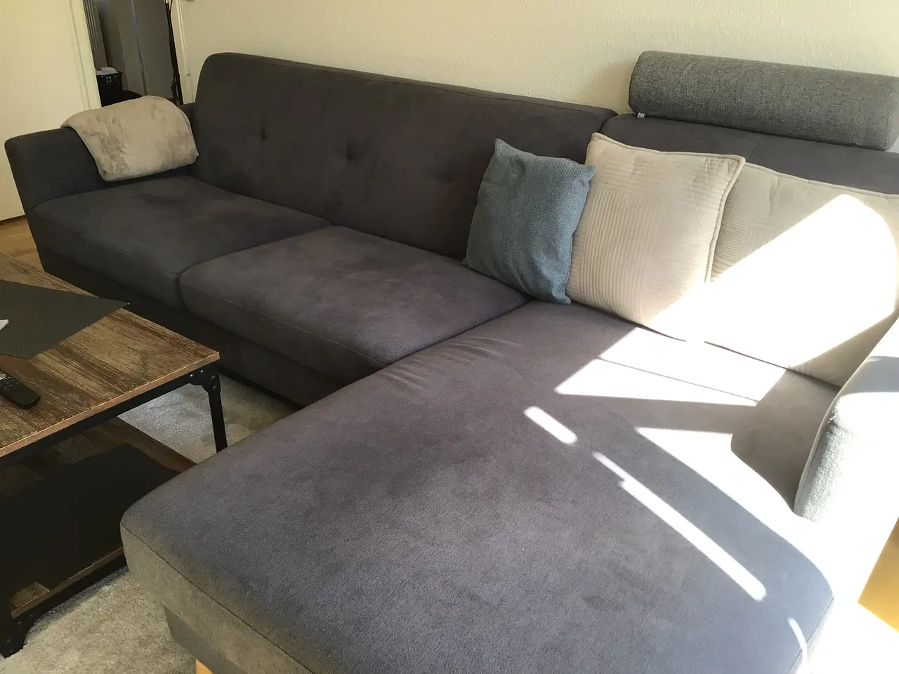 Billede 1 - Sofa grå sælges pga den er for stor
