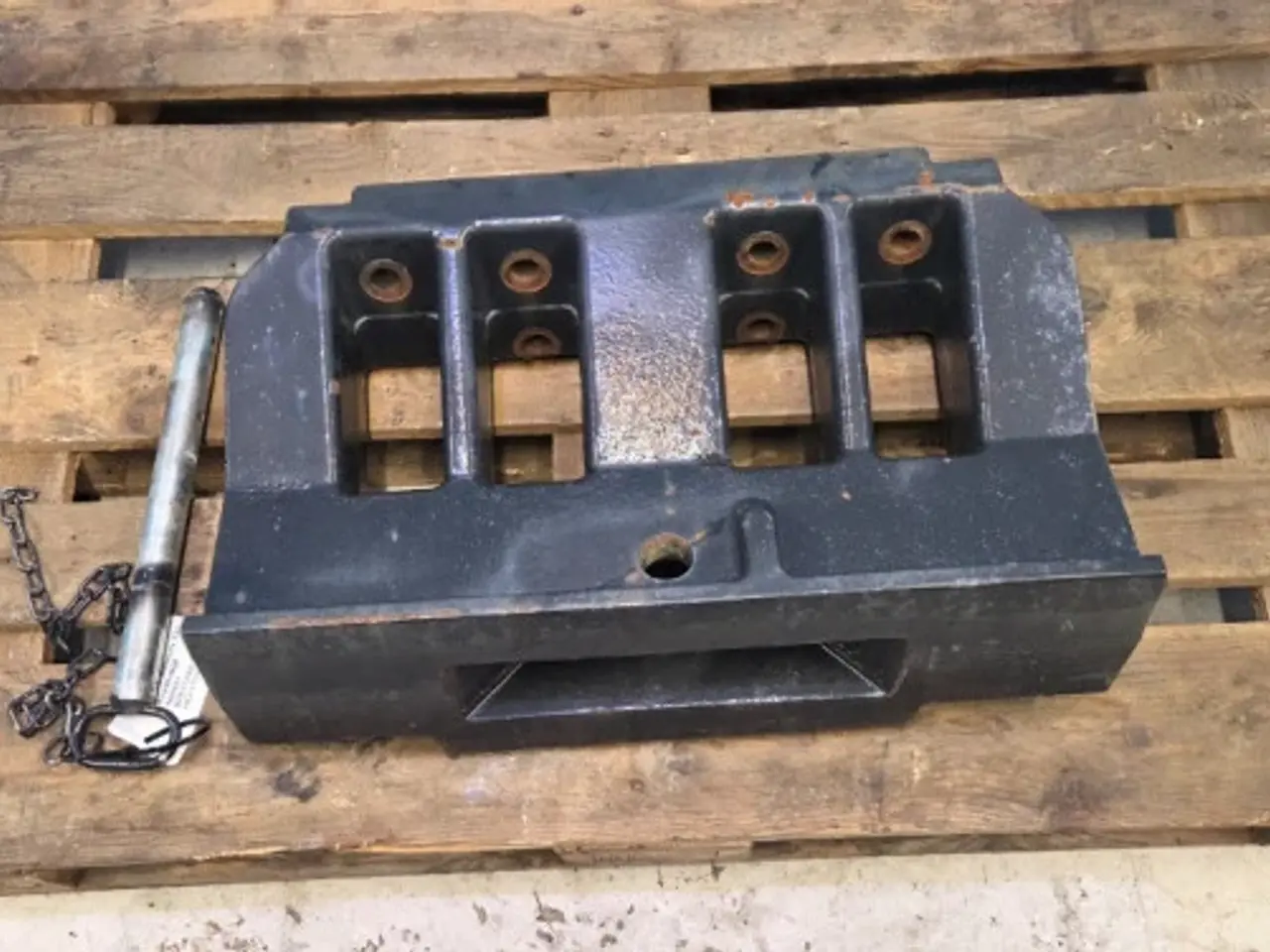 Billede 2 - Case Maxxum 145 Frontvægt Holder 82031499