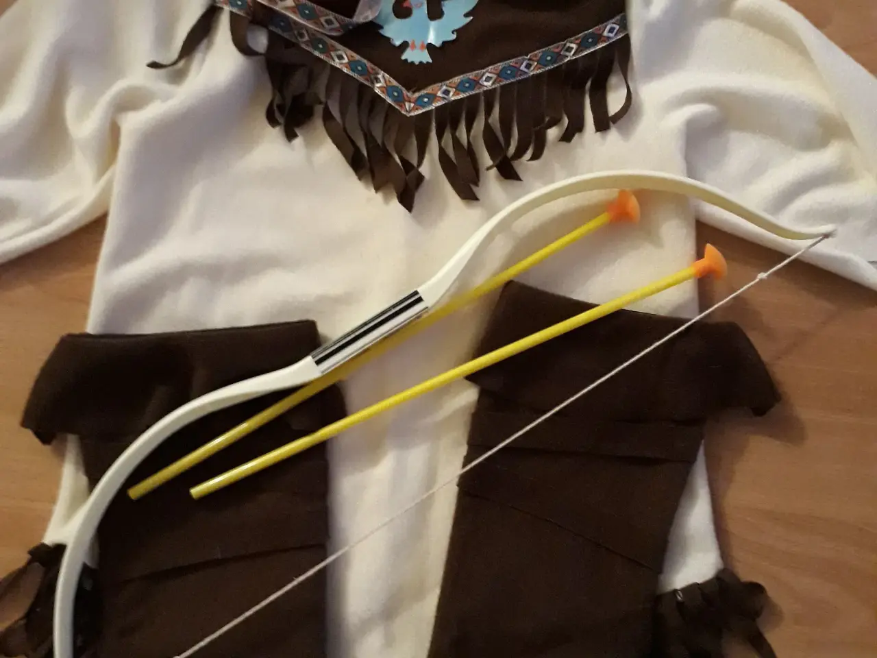 Billede 2 - Indianer kostume  str. 110