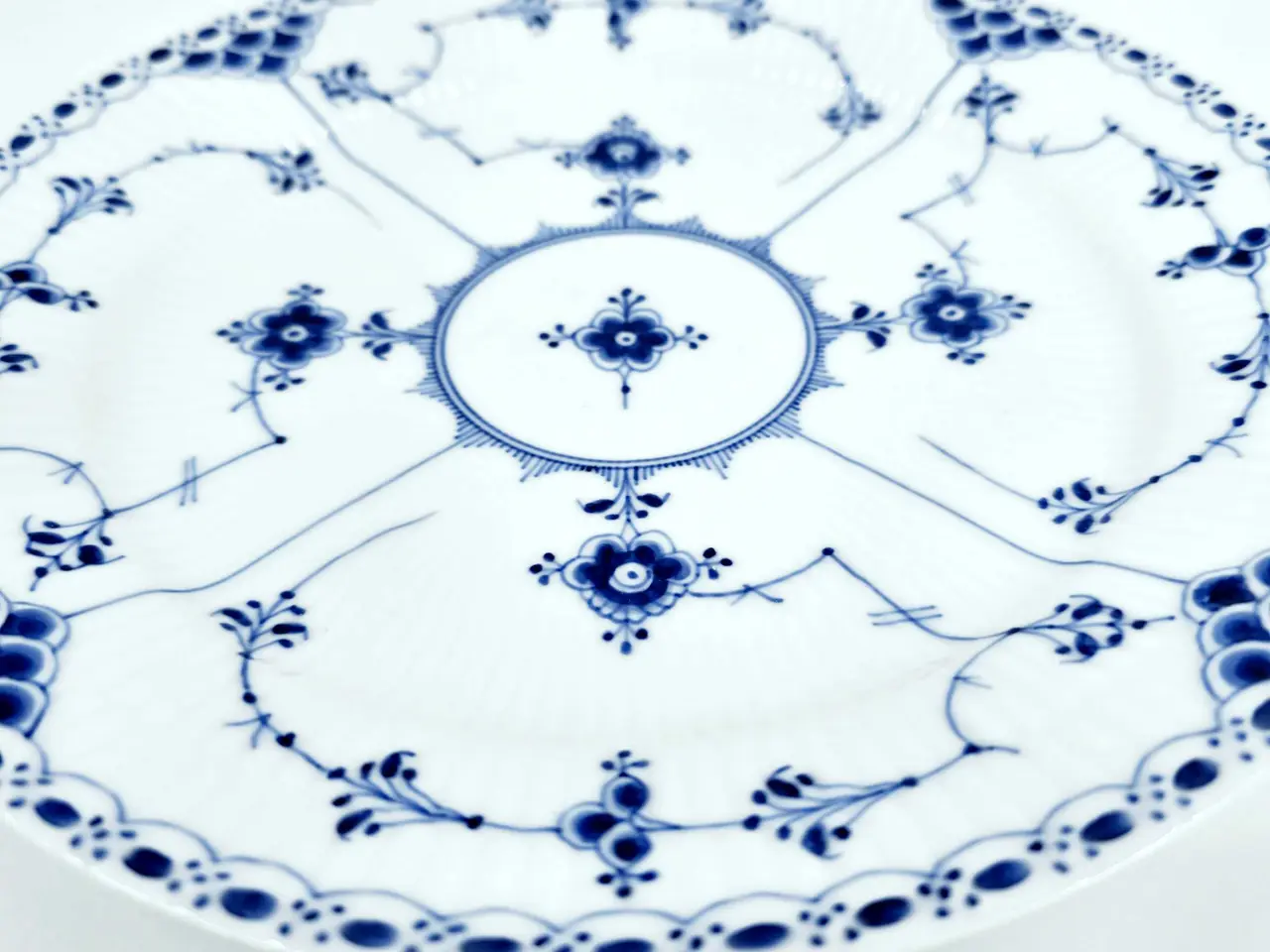 Billede 10 - Musselmalet Halvblonde Middagstallerken Porcelæn 