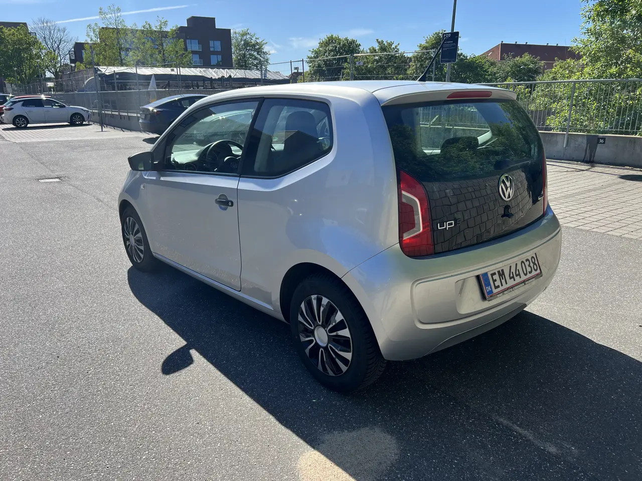 Billede 7 - VW Up! Næsten nysynet 