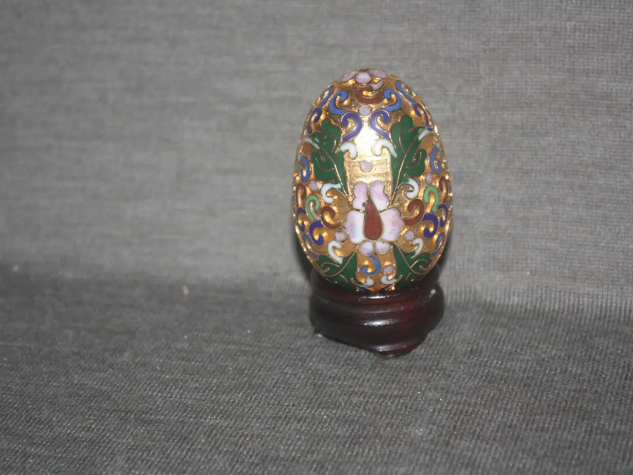 Billede 4 - Cloisonne Emalje æg på træfod  Højde med fod 