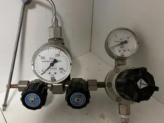 Messer Griesheim Oxygen Regulator Dual-Stage WIKA