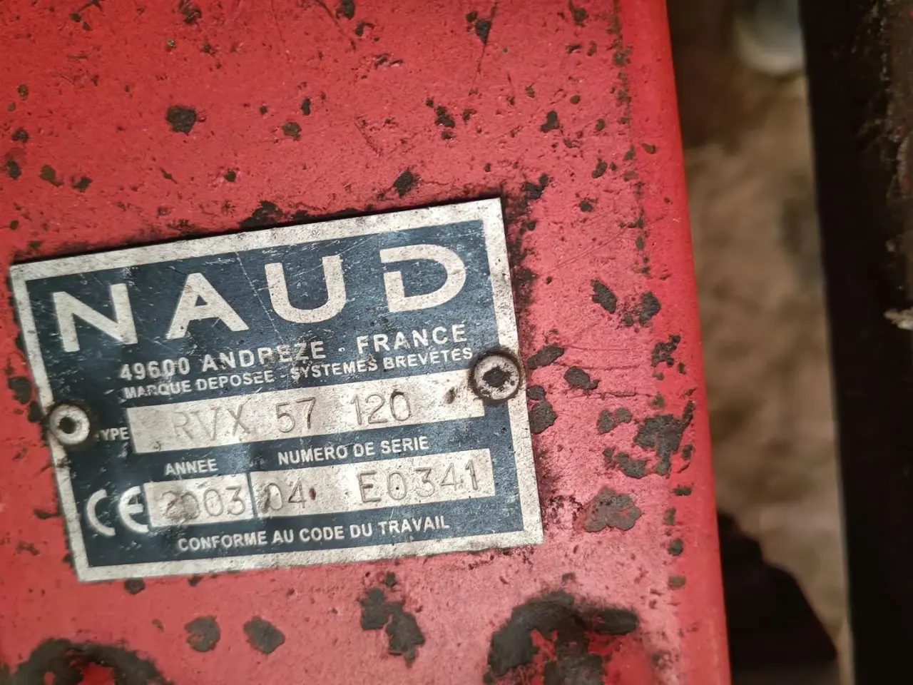 Billede 10 - Naud 57 med fiberplader og jord pakker