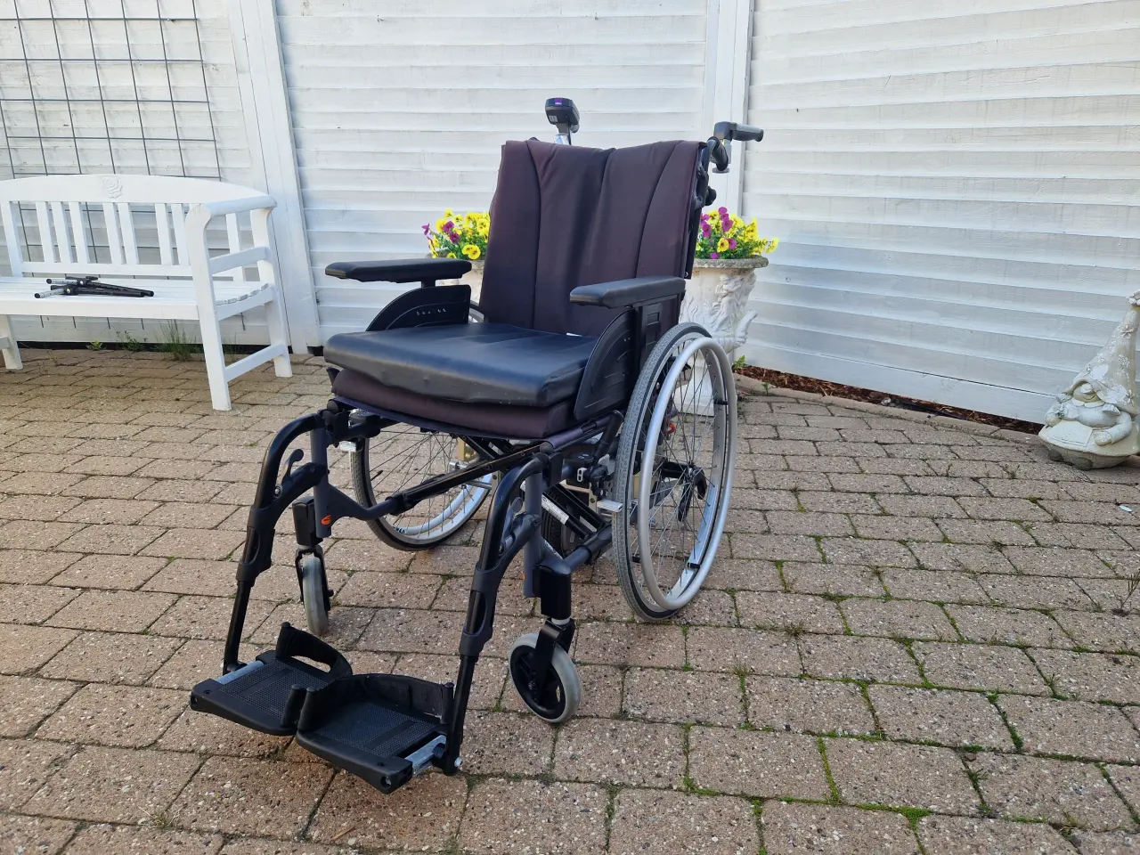Billede 4 - Invacare kørestol let brugt.