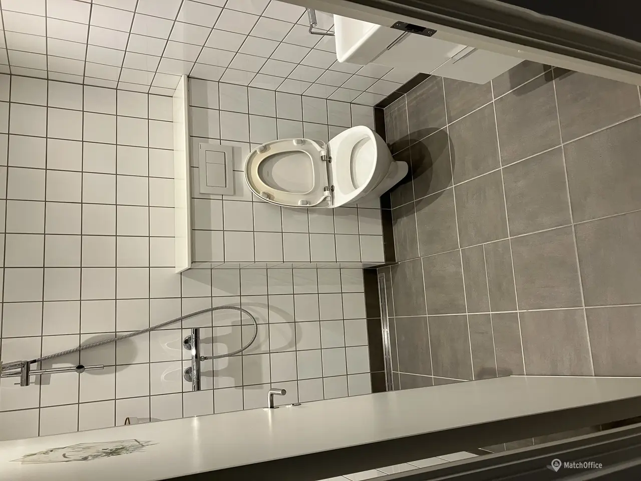 Billede 3 - Pæn istandsat butik ved indkørsel til spinderiet