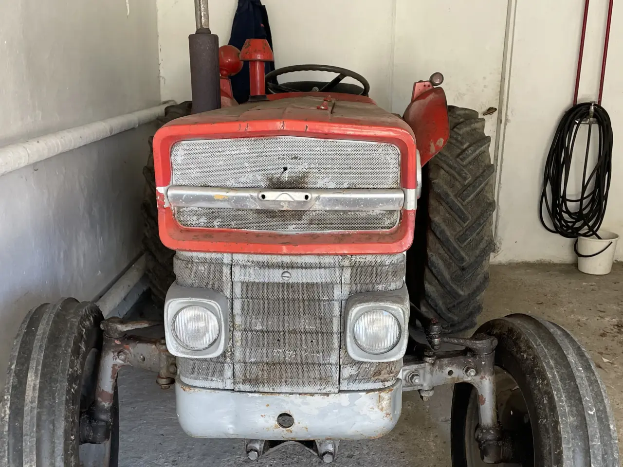 Billede 11 - Rød Massey Ferguson 135 - 1967 - Benzin