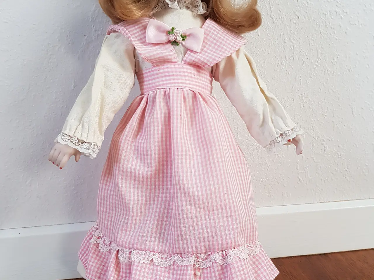 Billede 1 - Porcelænsdukke - 38 cm