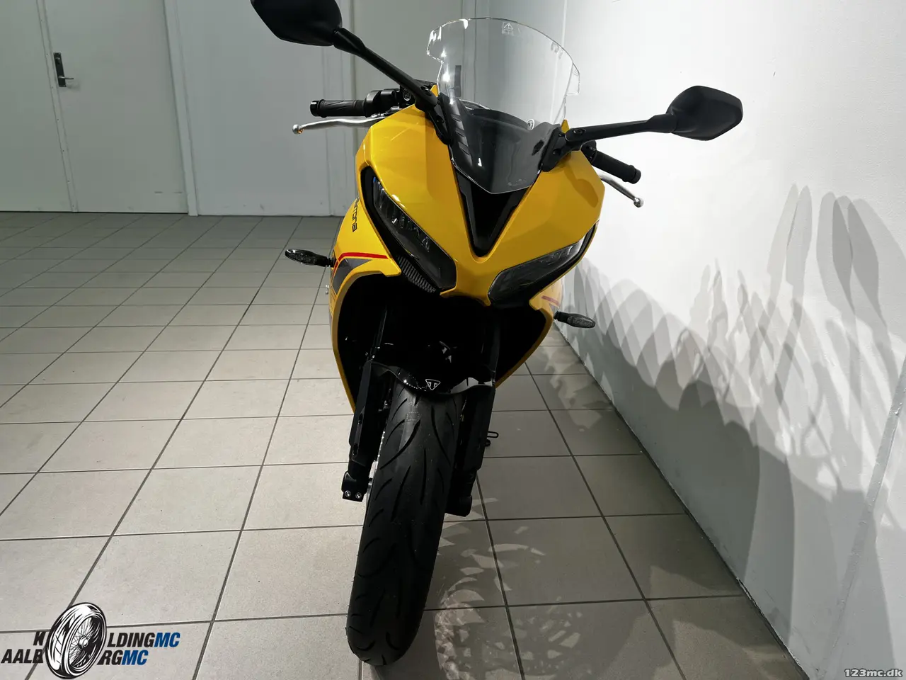 Billede 8 - Triumph Daytona 660 Cosmic Yellow / Sapphire Black