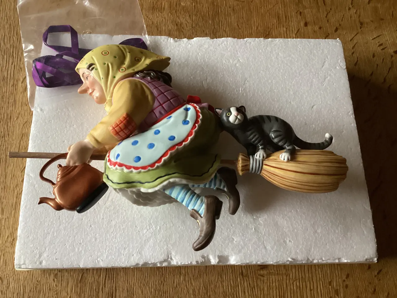 Billede 1 - 4kløver Flyvende Heks på Kost med Kat