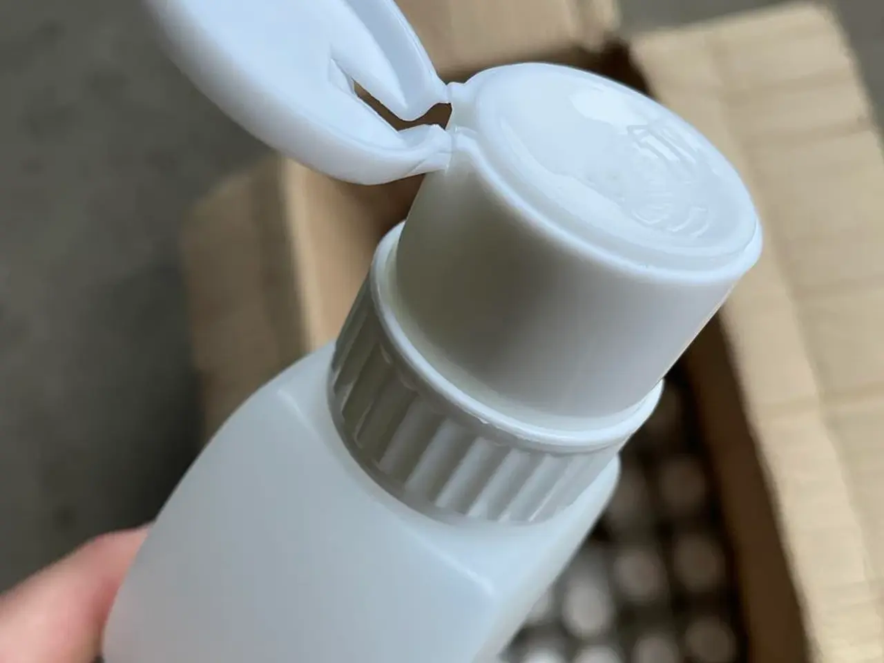 Billede 2 - 35 negleflasker, 250 ml. flaske m. pumpe