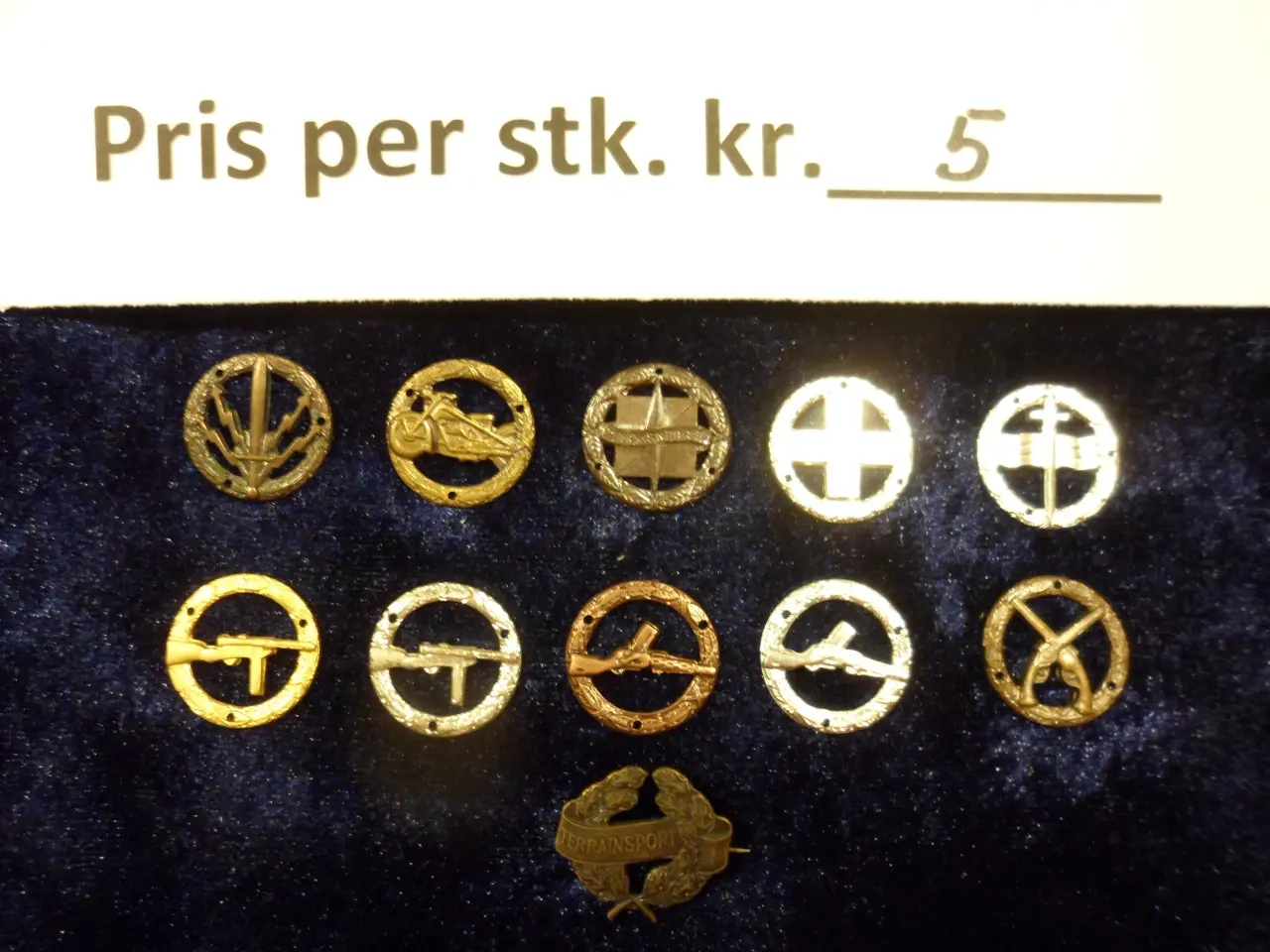 Billede 5 - Regimentsmærker m. m.