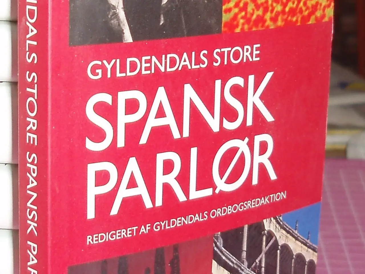 Billede 1 - Gyldendals store Spansk Parlør