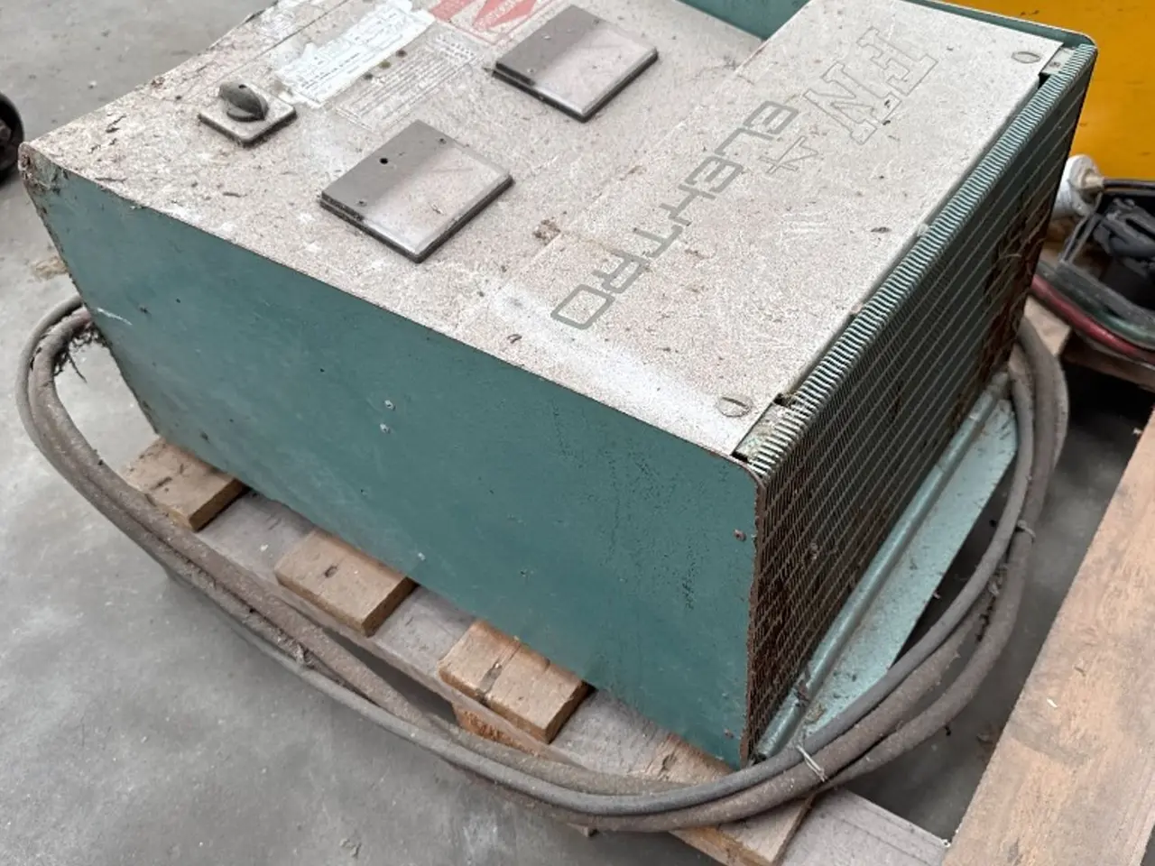 Billede 5 - FN Elektro og Junghenrich ladestationer LC-3 og AG D-2000