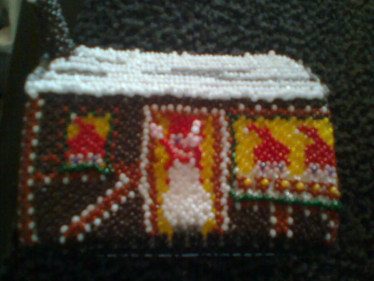 Billede 1 - Hus syet i perler